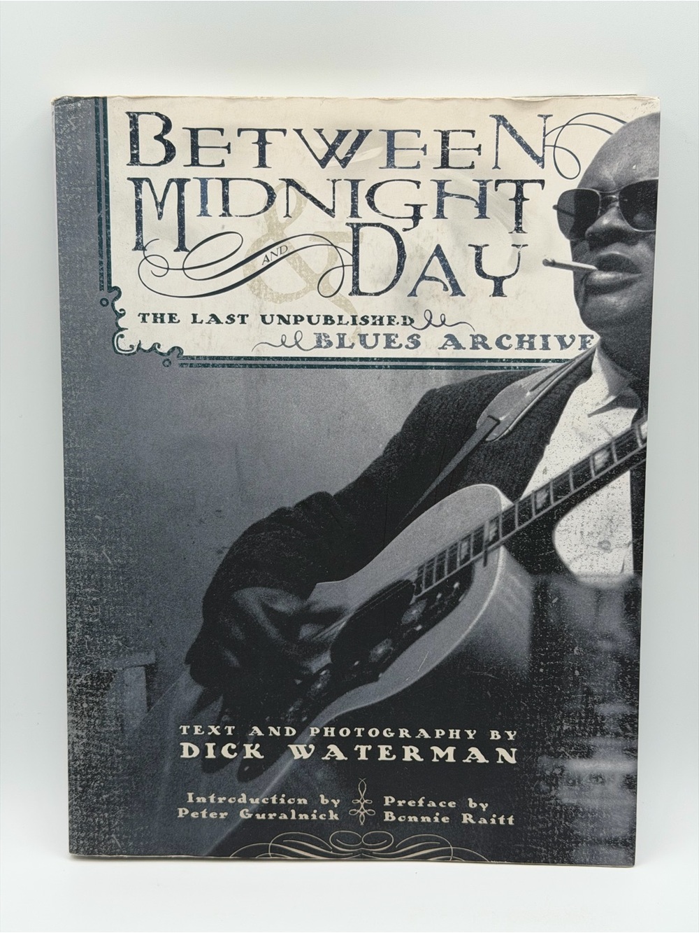 Between Midnight and Day: The Last Unpublished Blues Archive by Dick Waterman PB